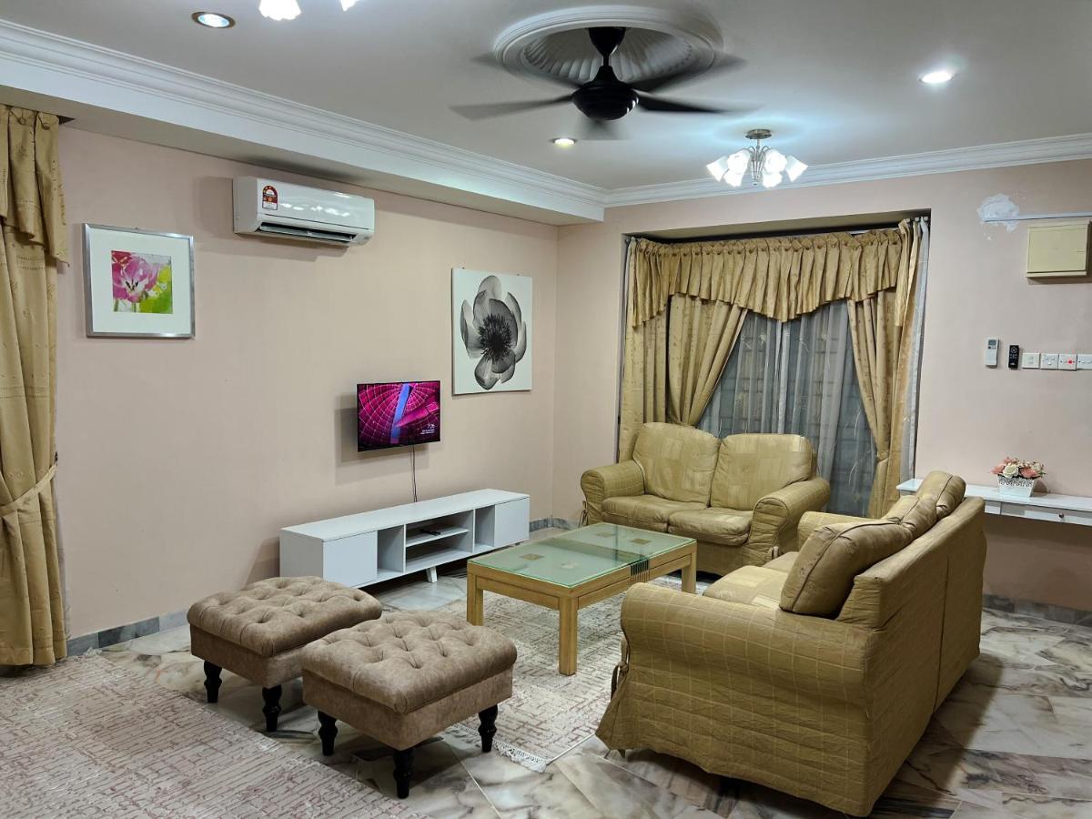 D'Lestari Homestay Seri Kembangan Esterno foto