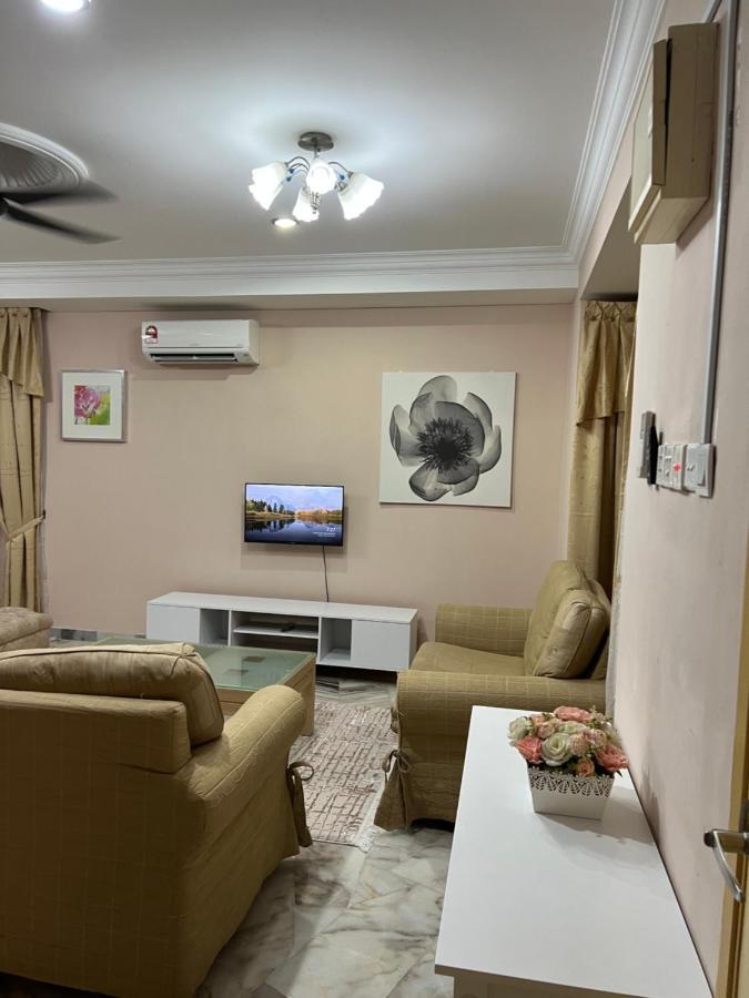 D'Lestari Homestay Seri Kembangan Esterno foto