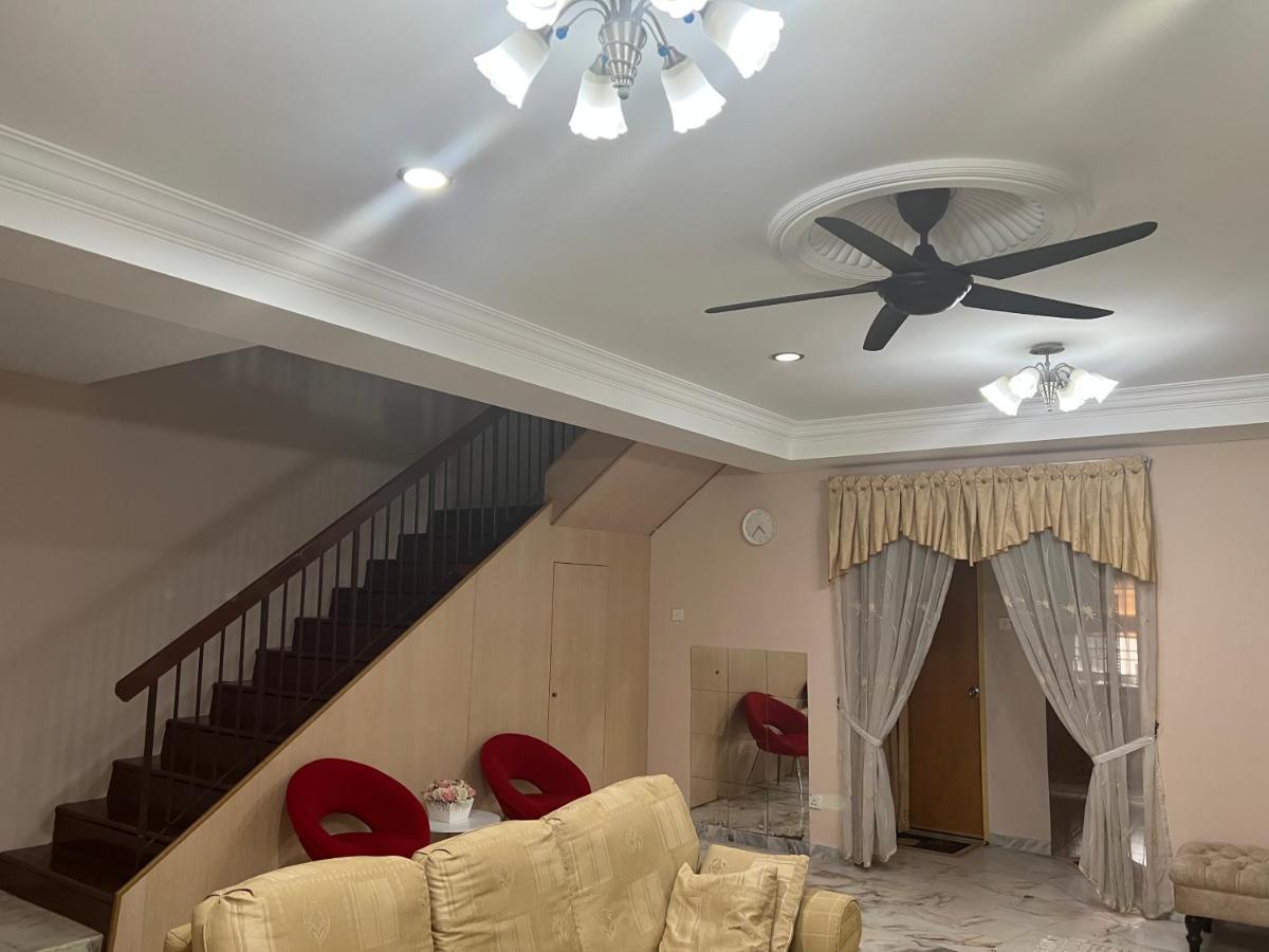 D'Lestari Homestay Seri Kembangan Esterno foto