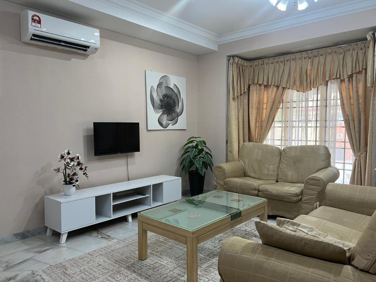 D'Lestari Homestay Seri Kembangan Esterno foto