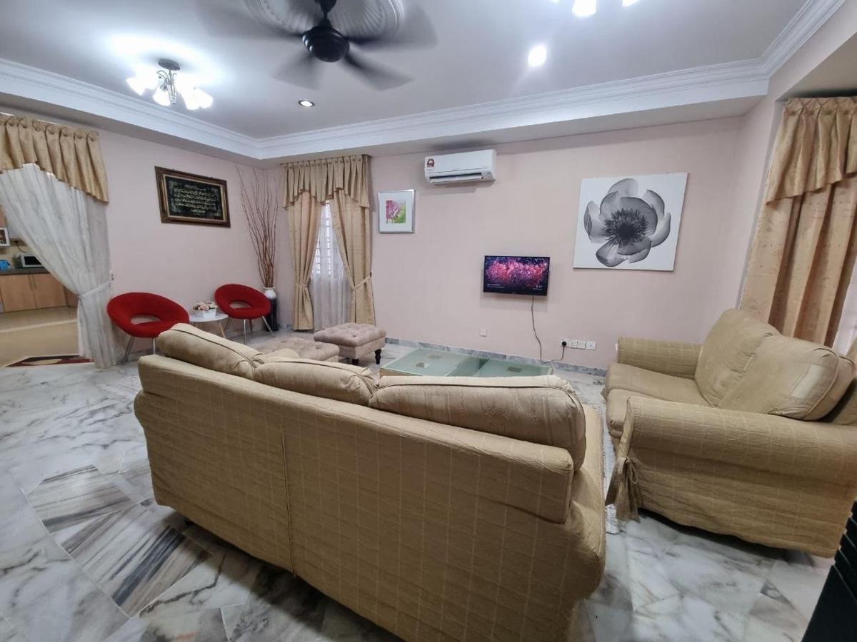 D'Lestari Homestay Seri Kembangan Esterno foto
