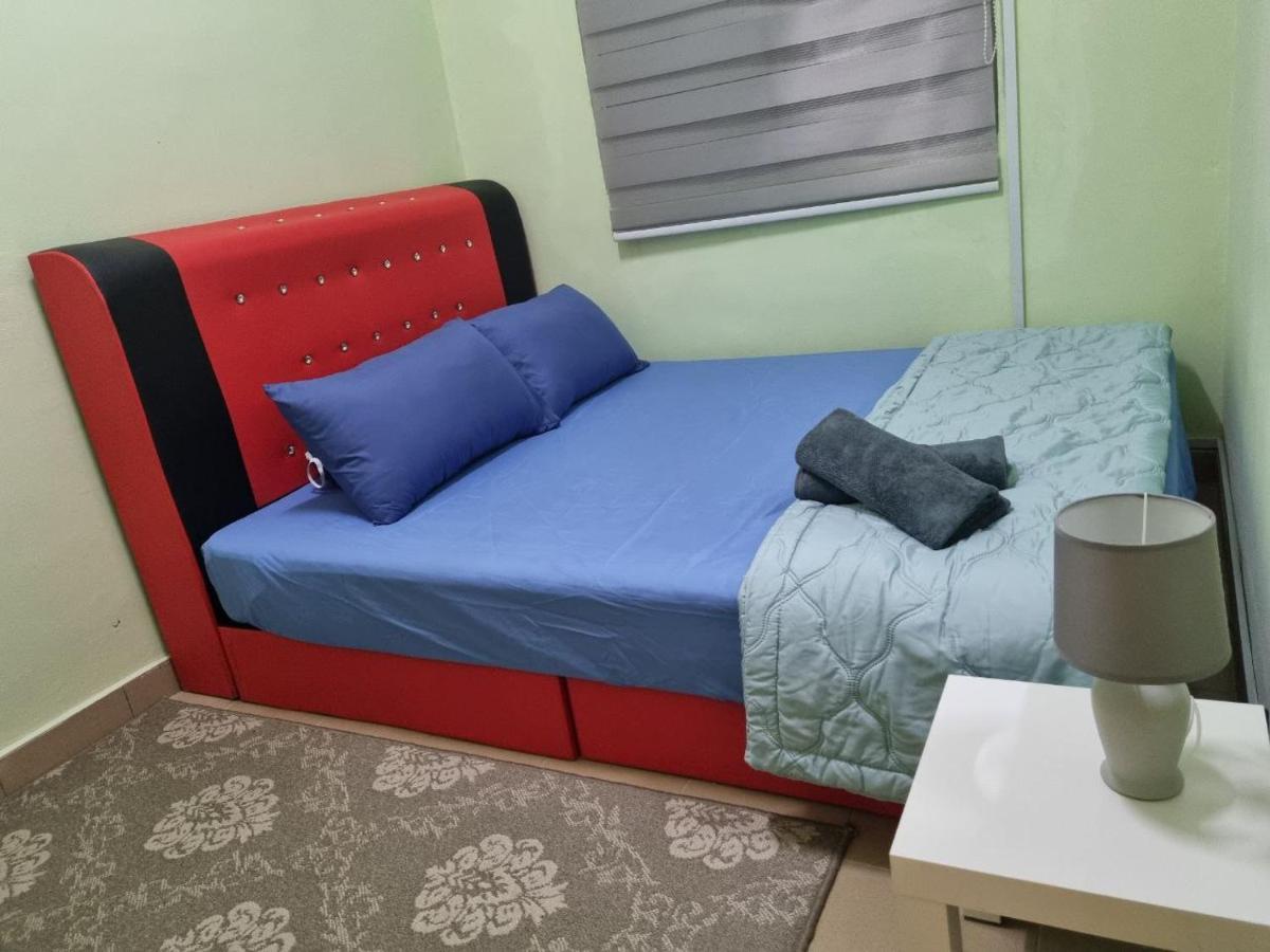 D'Lestari Homestay Seri Kembangan Esterno foto