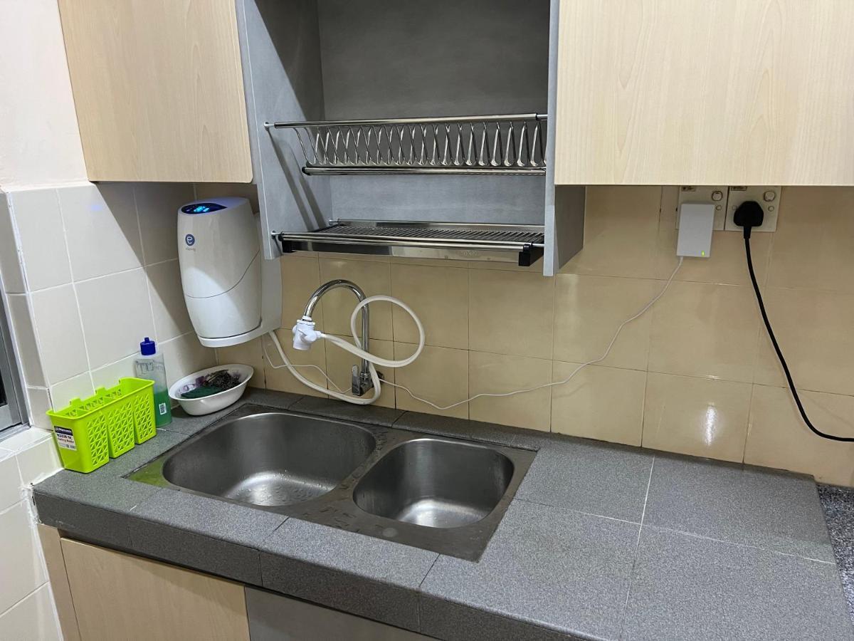 D'Lestari Homestay Seri Kembangan Esterno foto
