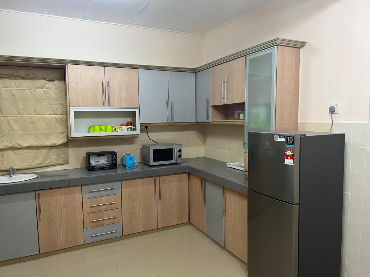 D'Lestari Homestay Seri Kembangan Esterno foto