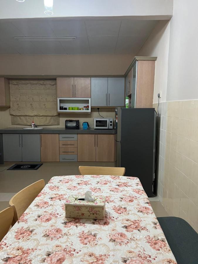 D'Lestari Homestay Seri Kembangan Esterno foto