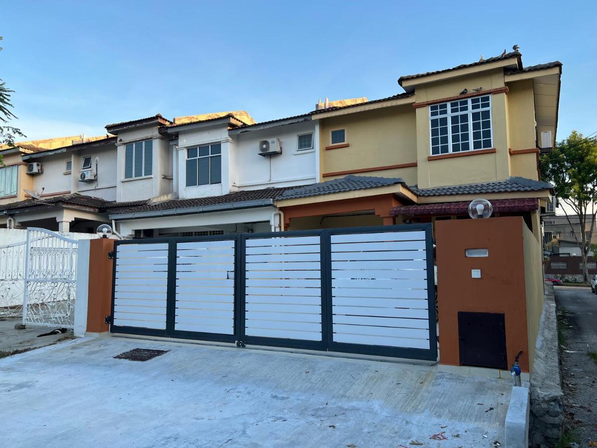 D'Lestari Homestay Seri Kembangan Esterno foto