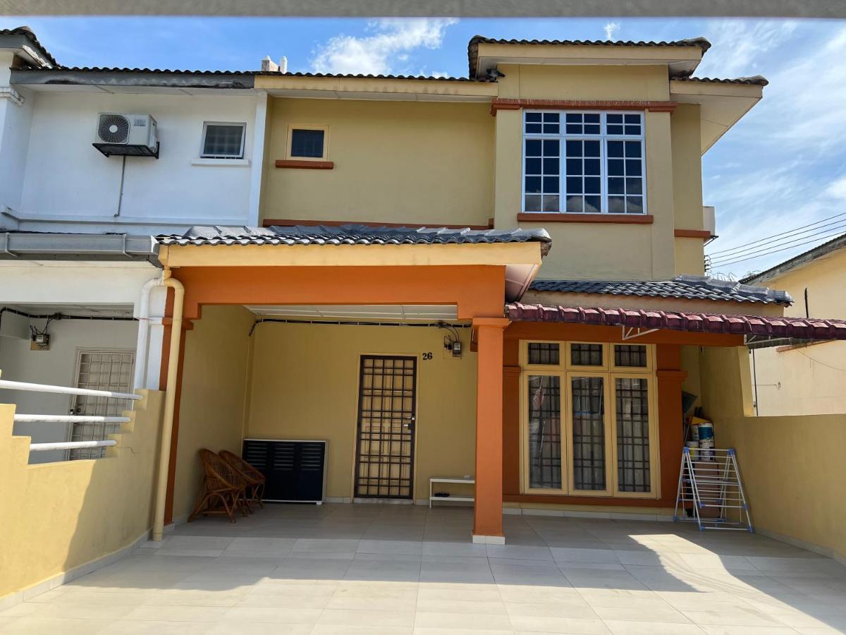 D'Lestari Homestay Seri Kembangan Esterno foto