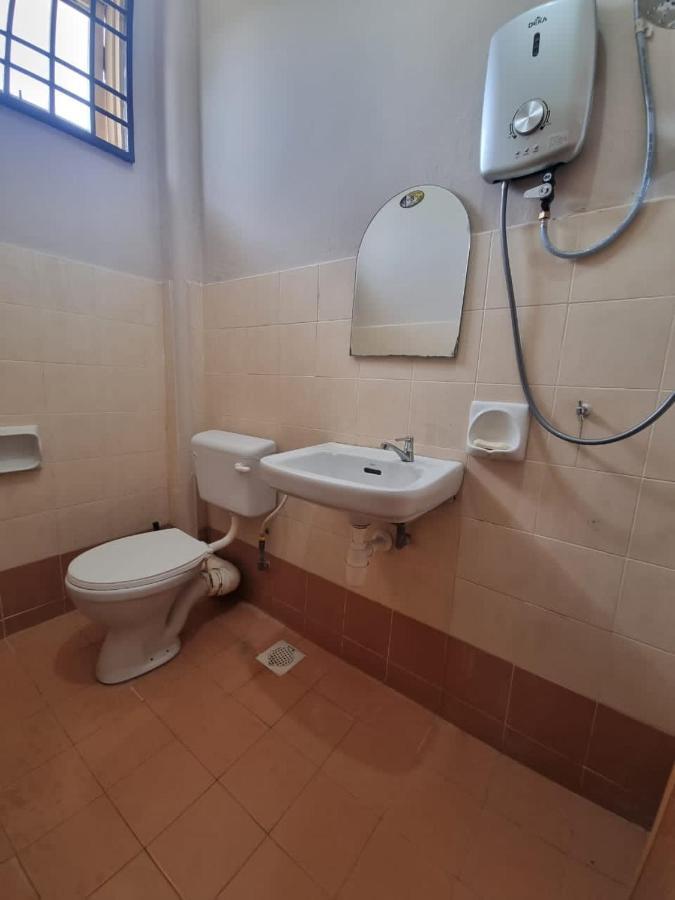 D'Lestari Homestay Seri Kembangan Esterno foto