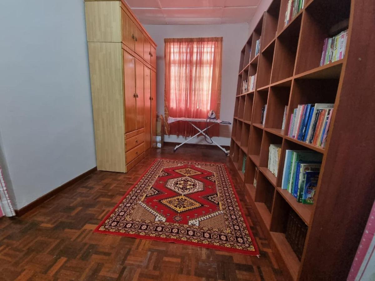 D'Lestari Homestay Seri Kembangan Esterno foto