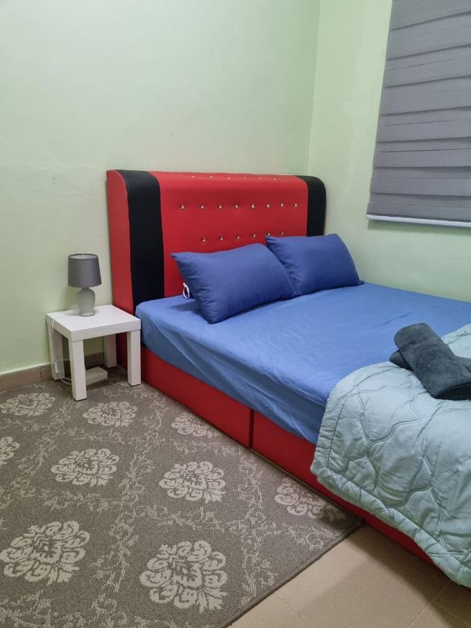 D'Lestari Homestay Seri Kembangan Esterno foto